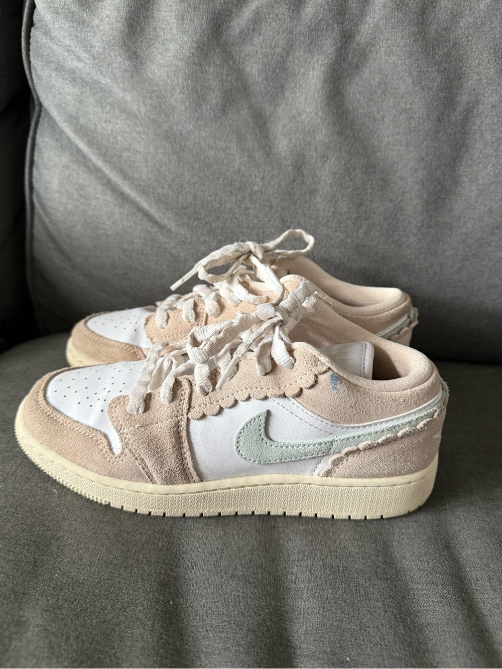 Air Jordan 1 SE GS low youth scalloped edge sneakers 5Y